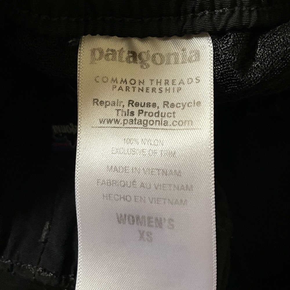 Patagonia Women’s Barely Baggies 2.5” Shorts XS Black - Picture 8 of 12